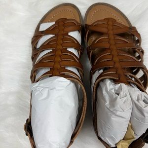New: Blowfish Bethy sandals in size 8